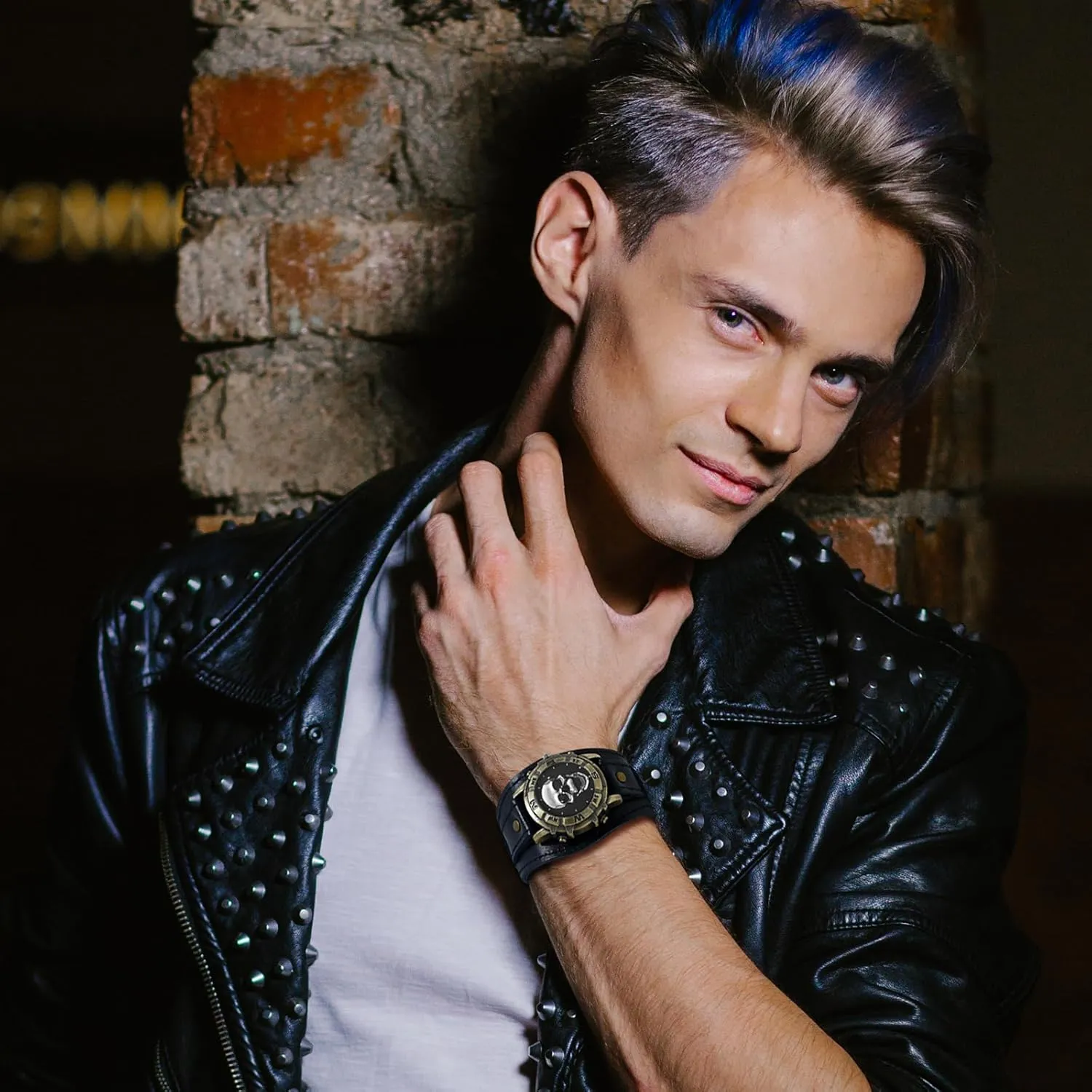 Avaner Vintage Punk Leather Watches: Retro Bronze Skull Wide Band Quartz Cuff Watches for Men