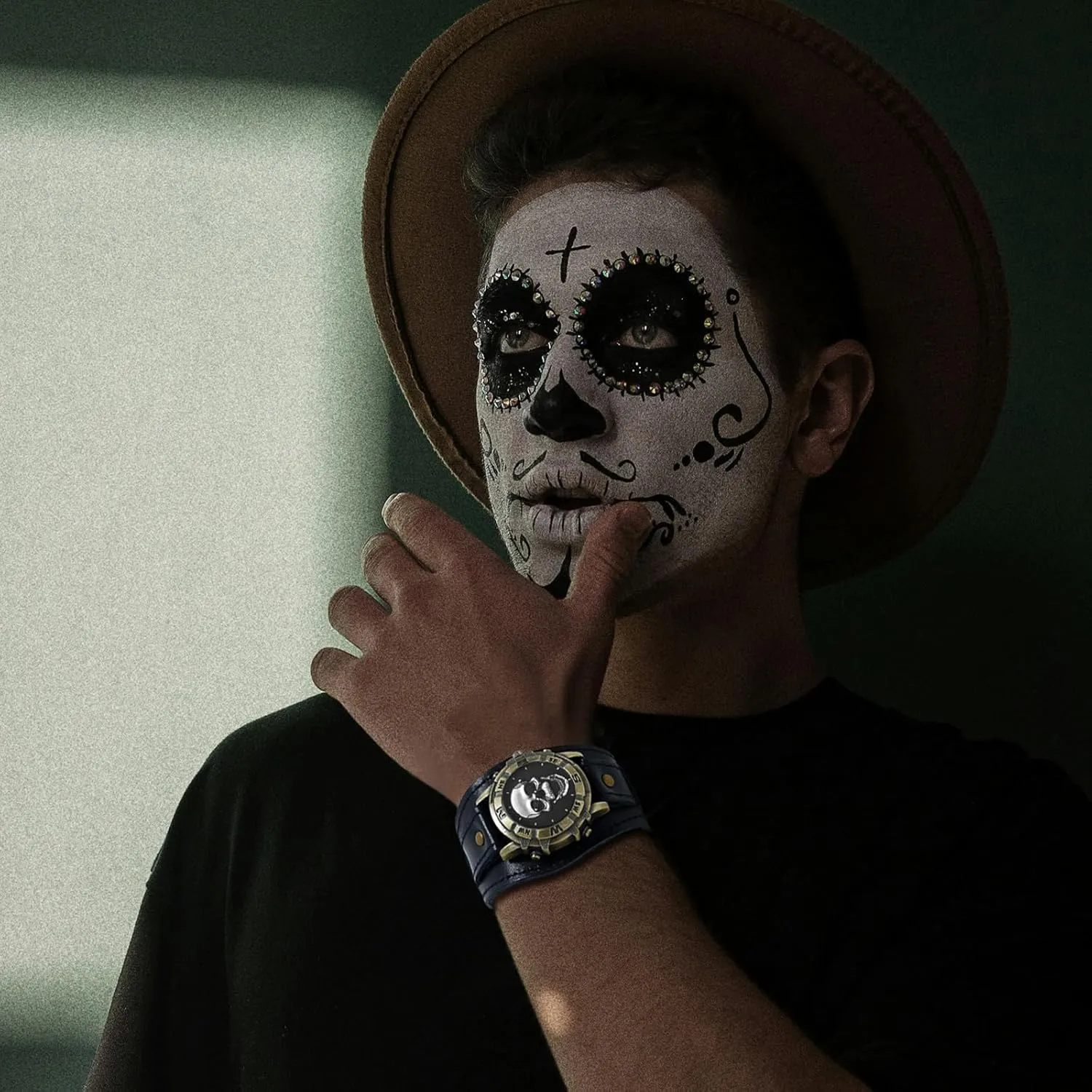 Avaner Vintage Punk Leather Watches: Retro Bronze Skull Wide Band Quartz Cuff Watches for Men