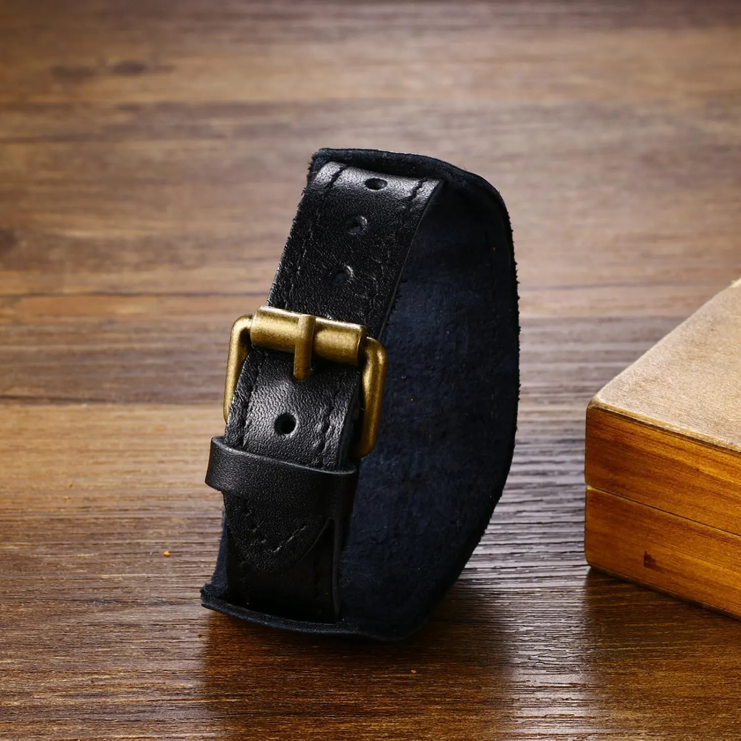 Avaner Vintage Punk Leather Watches: Retro Bronze Skull Wide Band Quartz Cuff Watches for Men