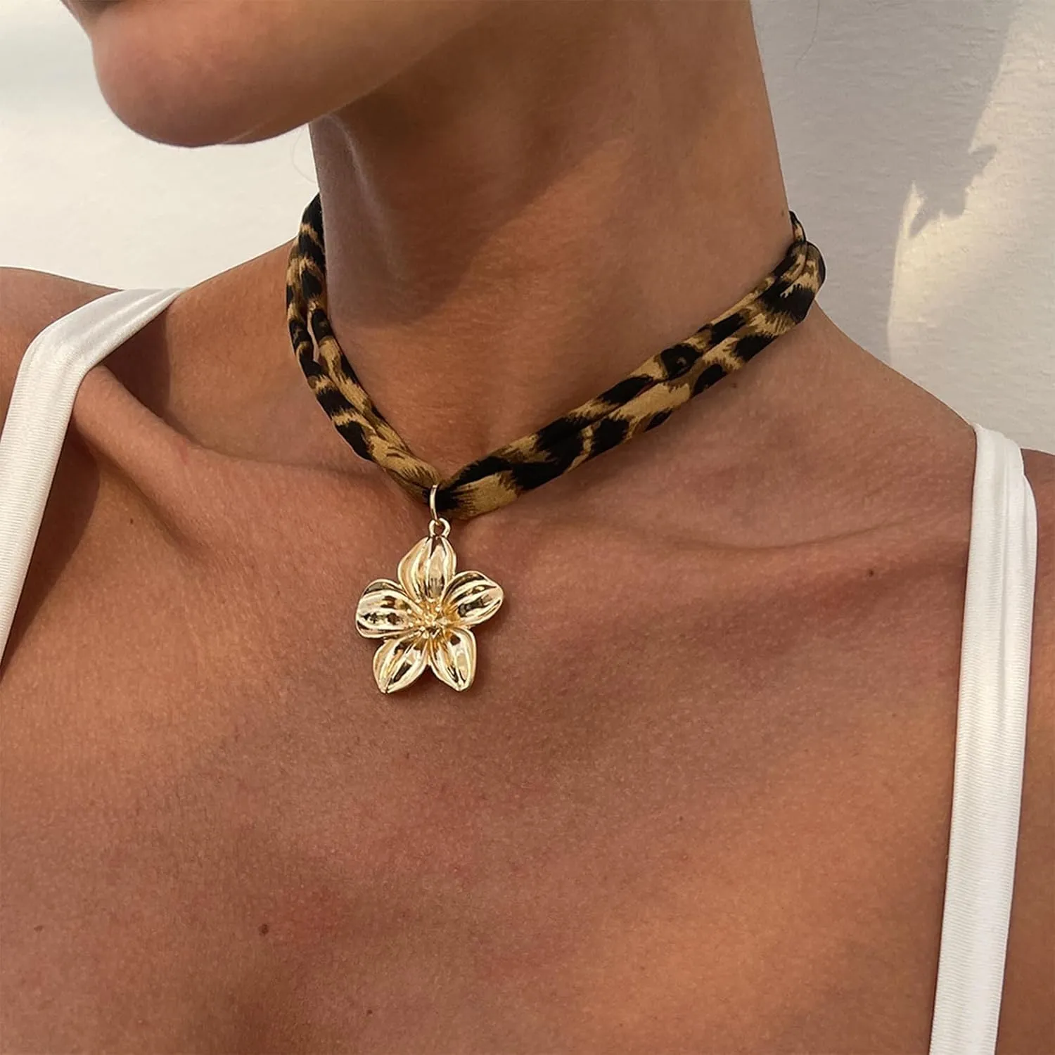 Gold Starfish Necklace Chunky Cross Heart Flower Pendants Leopard Choker Necklaces for Women Boho Beach Jewelry Gift for Women