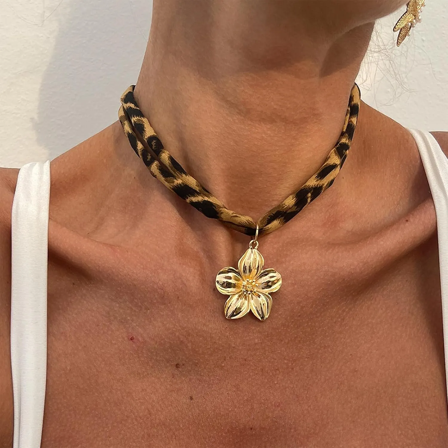 Gold Starfish Necklace Chunky Cross Heart Flower Pendants Leopard Choker Necklaces for Women Boho Beach Jewelry Gift for Women