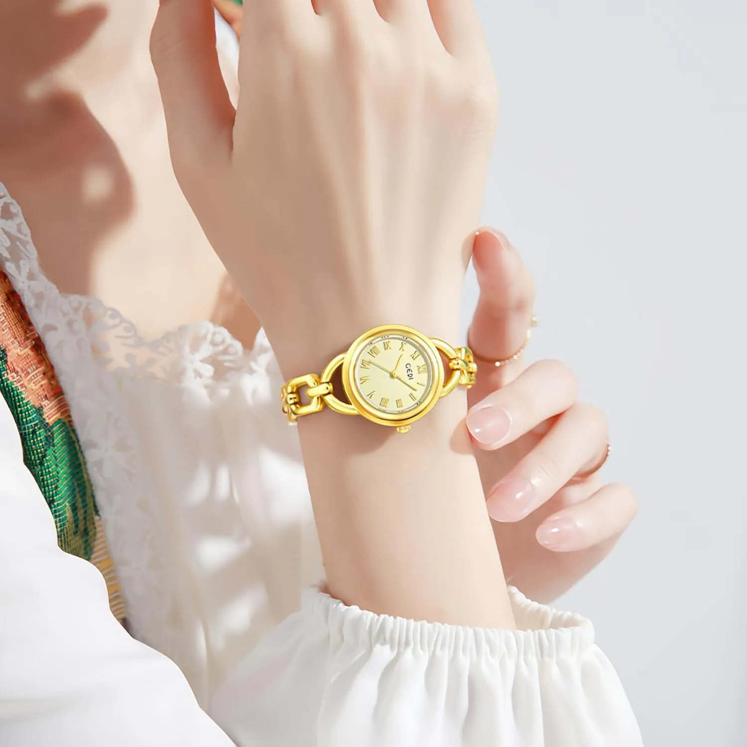 Gosasa Elegant Women's Bracelet Watch Vintage Roman Numeral Quartz Small Gold Ladies Dress Wrist Watch Alloy Chain Strap Waterproof Gift for Her