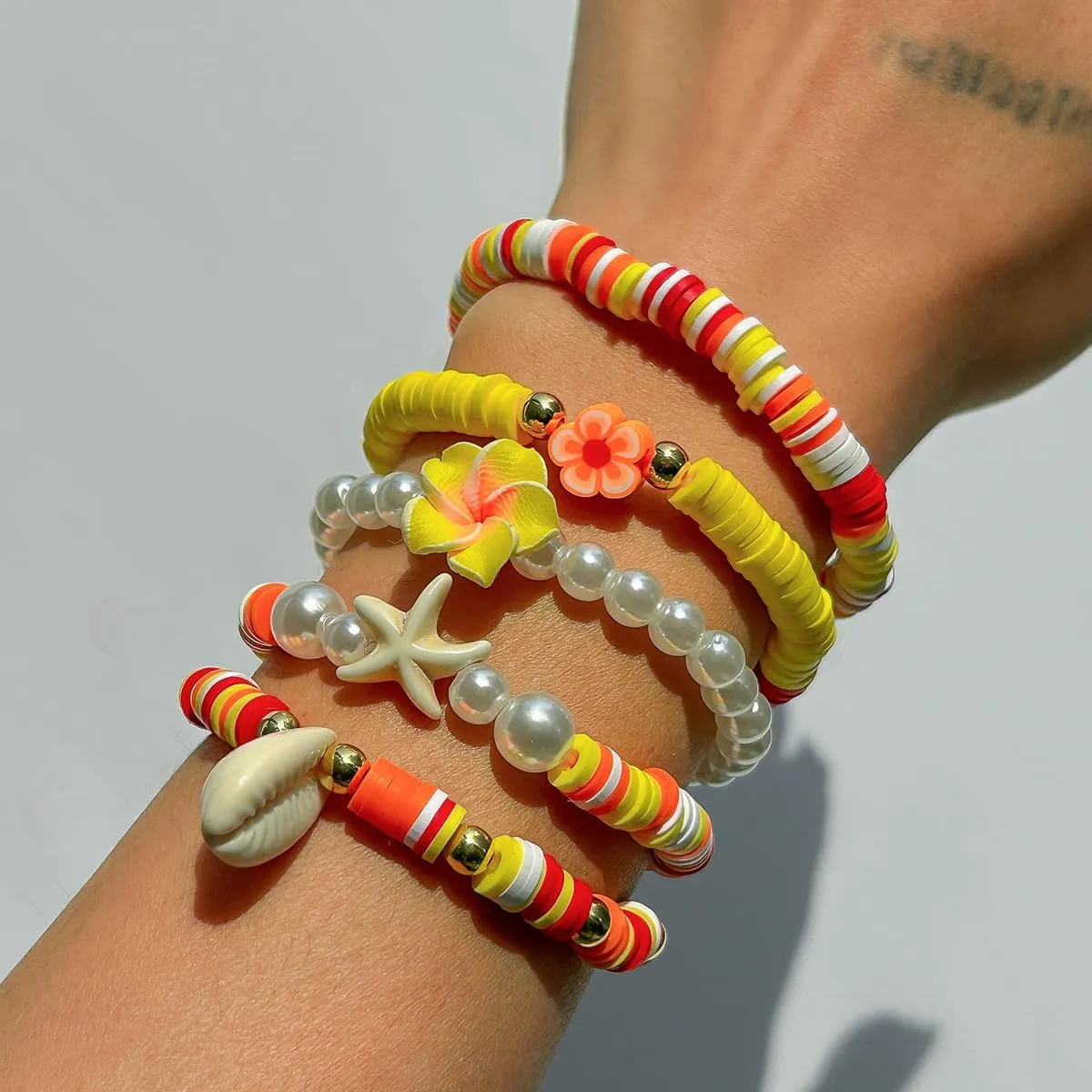 Surfer Heishi Bracelets for Women Stackable Starfish Shell Turtle Flower Bracelet Layering Beaded Stretch Bracelets Friendship Bracelet Bohemian Style Summer Jewelry